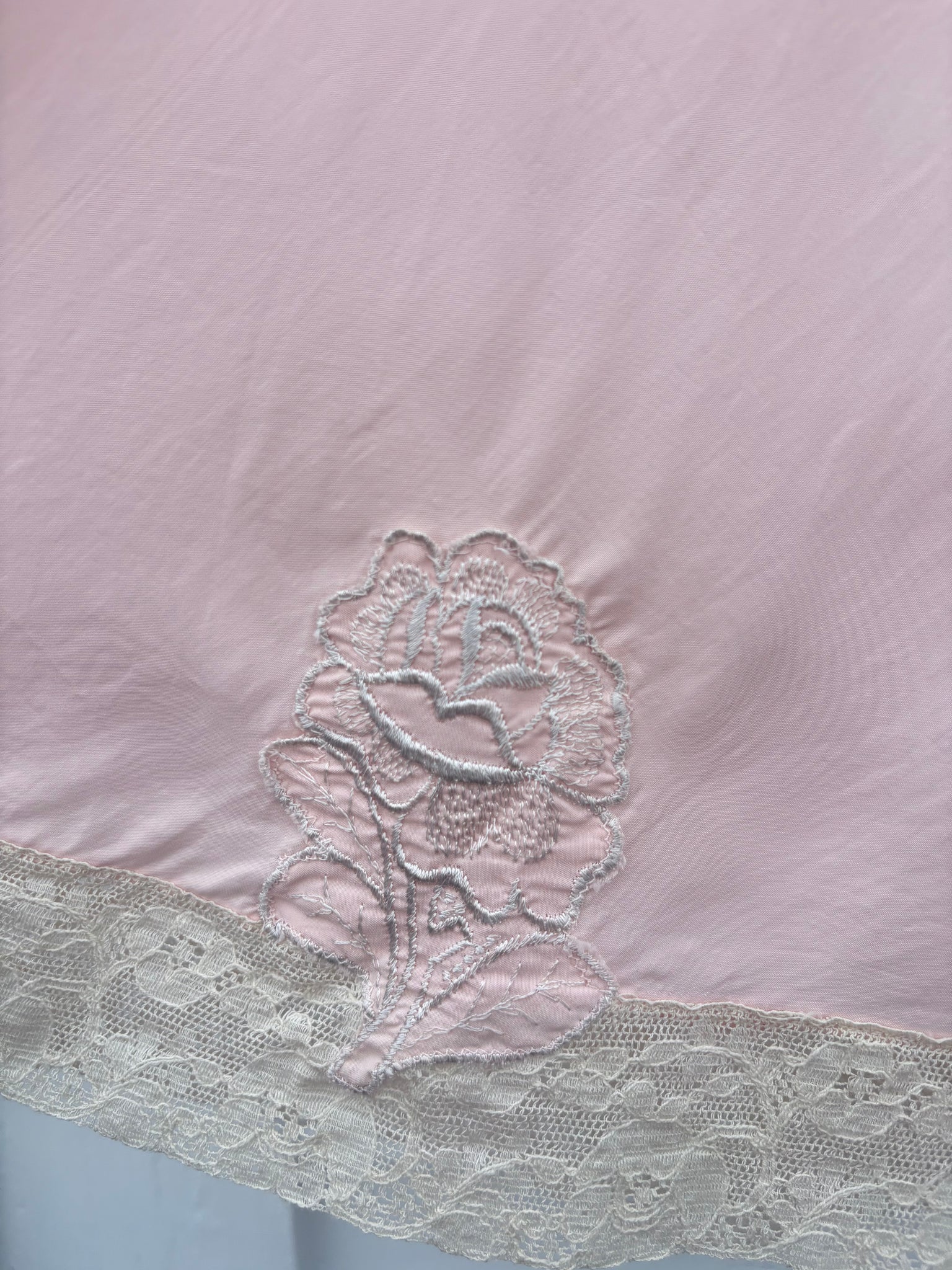 1940s Pale Pink Rose Appliqué Bias Cut Rayon Slip Midi Dress Cream Lace