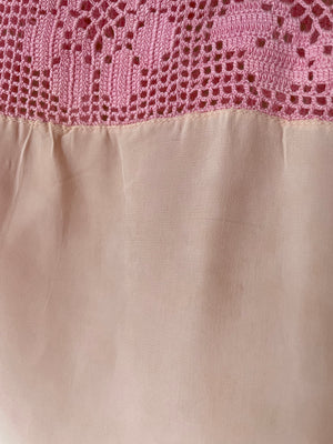 1940s Crochet Pink Flower Rayon Top Ribbon Tie