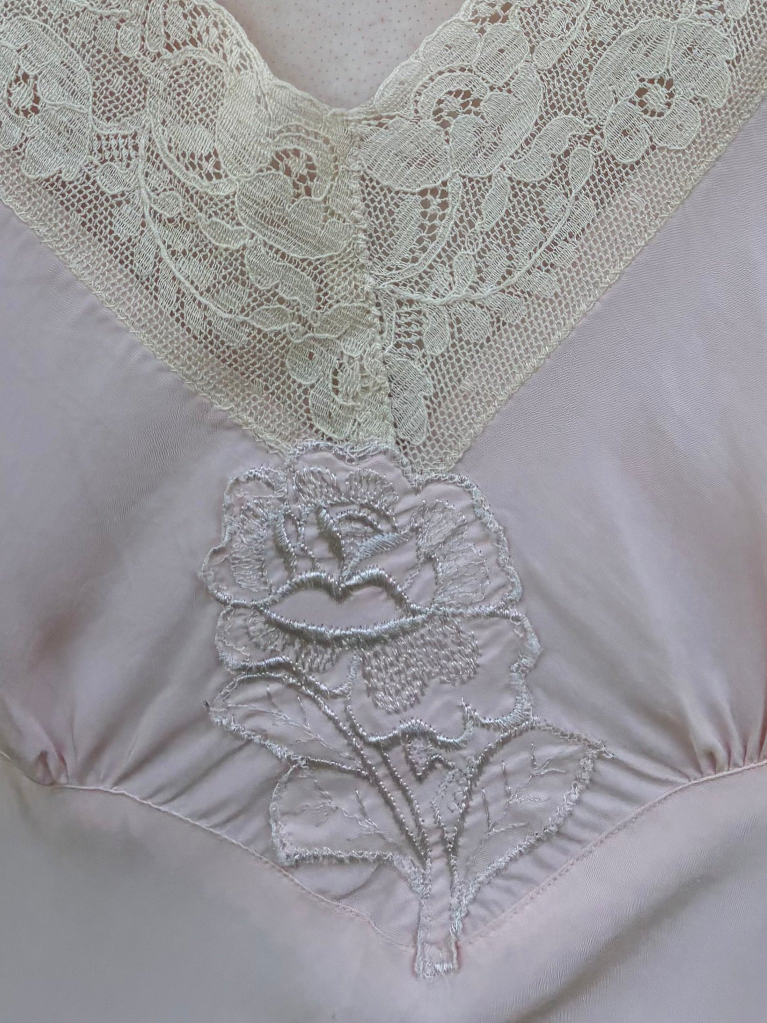 1940s Pale Pink Rose Appliqué Bias Cut Rayon Slip Midi Dress Cream Lace