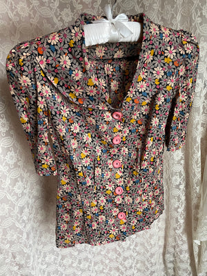 1970s does 1940s Cotton Floral Print Puff Sleeve Blouse Shirt