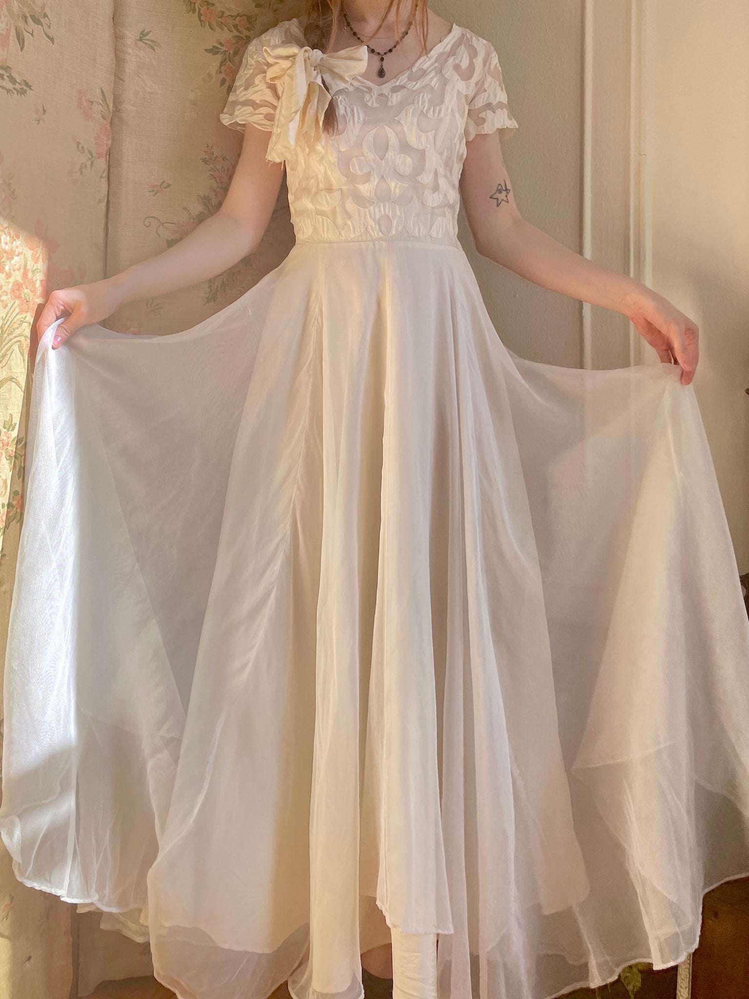 1940s White Heart Applique Dress