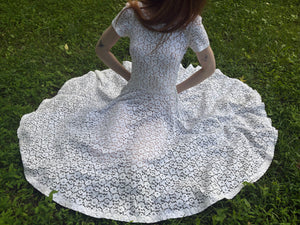 1950s White Cotton Floral Lace Fitted Short Sleeve Dress Bridal Wedding