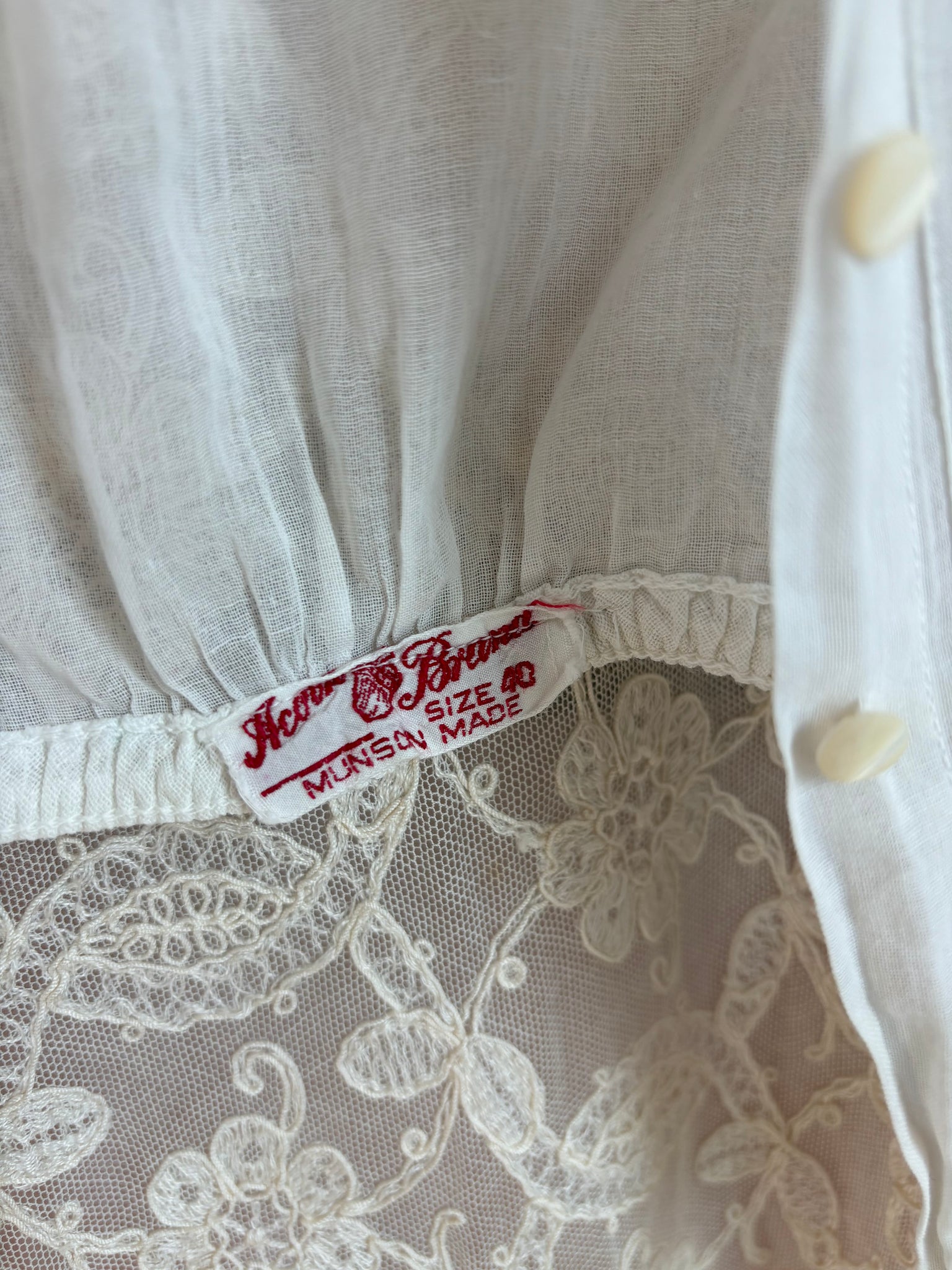 1910s White Cotton Floral Embroidered Collared Long Sleeve Blouse