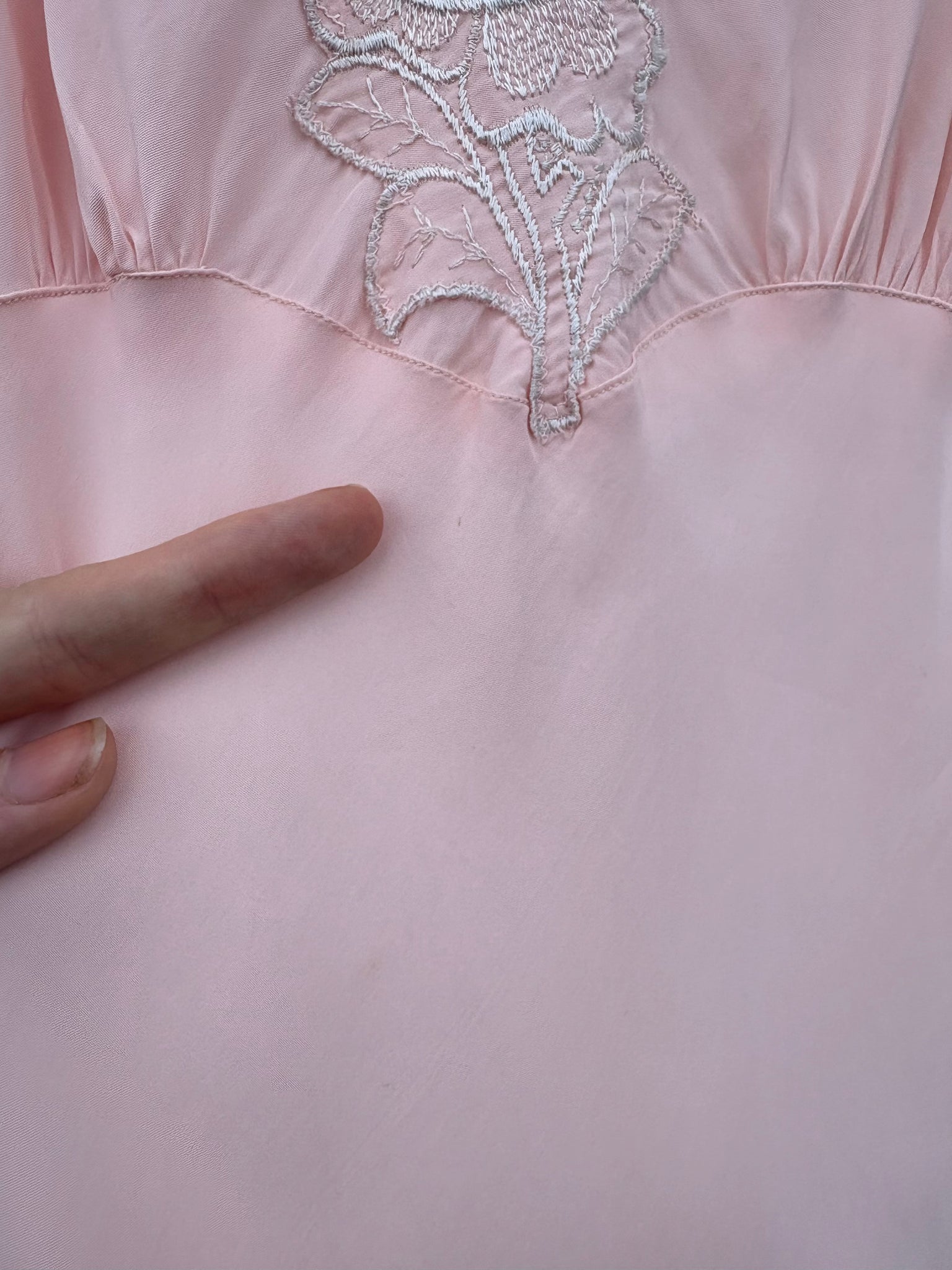 1940s Pale Pink Rose Appliqué Bias Cut Rayon Slip Midi Dress Cream Lace