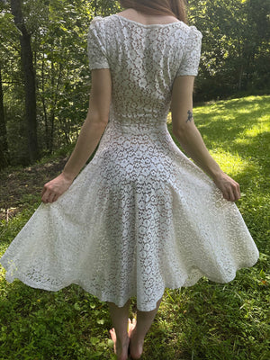 1950s White Cotton Floral Lace Fitted Short Sleeve Dress Bridal Wedding
