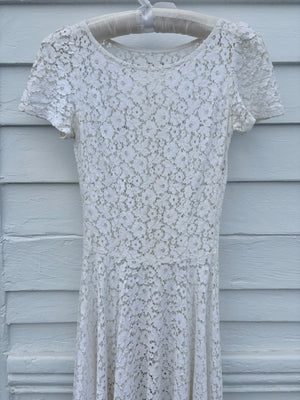 1950s White Cotton Floral Lace Fitted Short Sleeve Dress Bridal Wedding