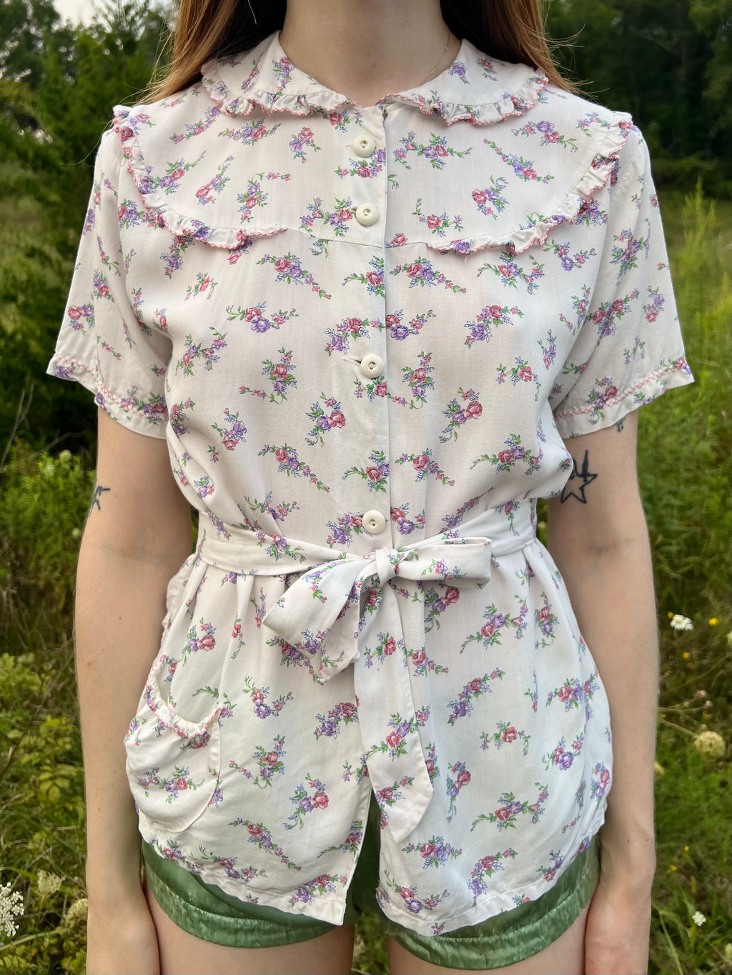 1940s White Rayon Floral Pink Purple Blouse Ruffle Collared Button Up