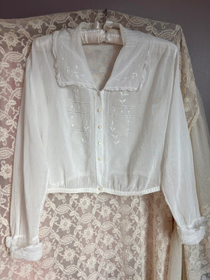 1910s White Cotton Floral Embroidered Collared Long Sleeve Blouse