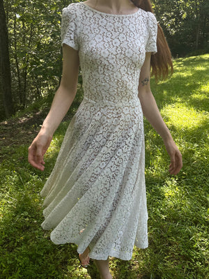 1950s White Cotton Floral Lace Fitted Short Sleeve Dress Bridal Wedding