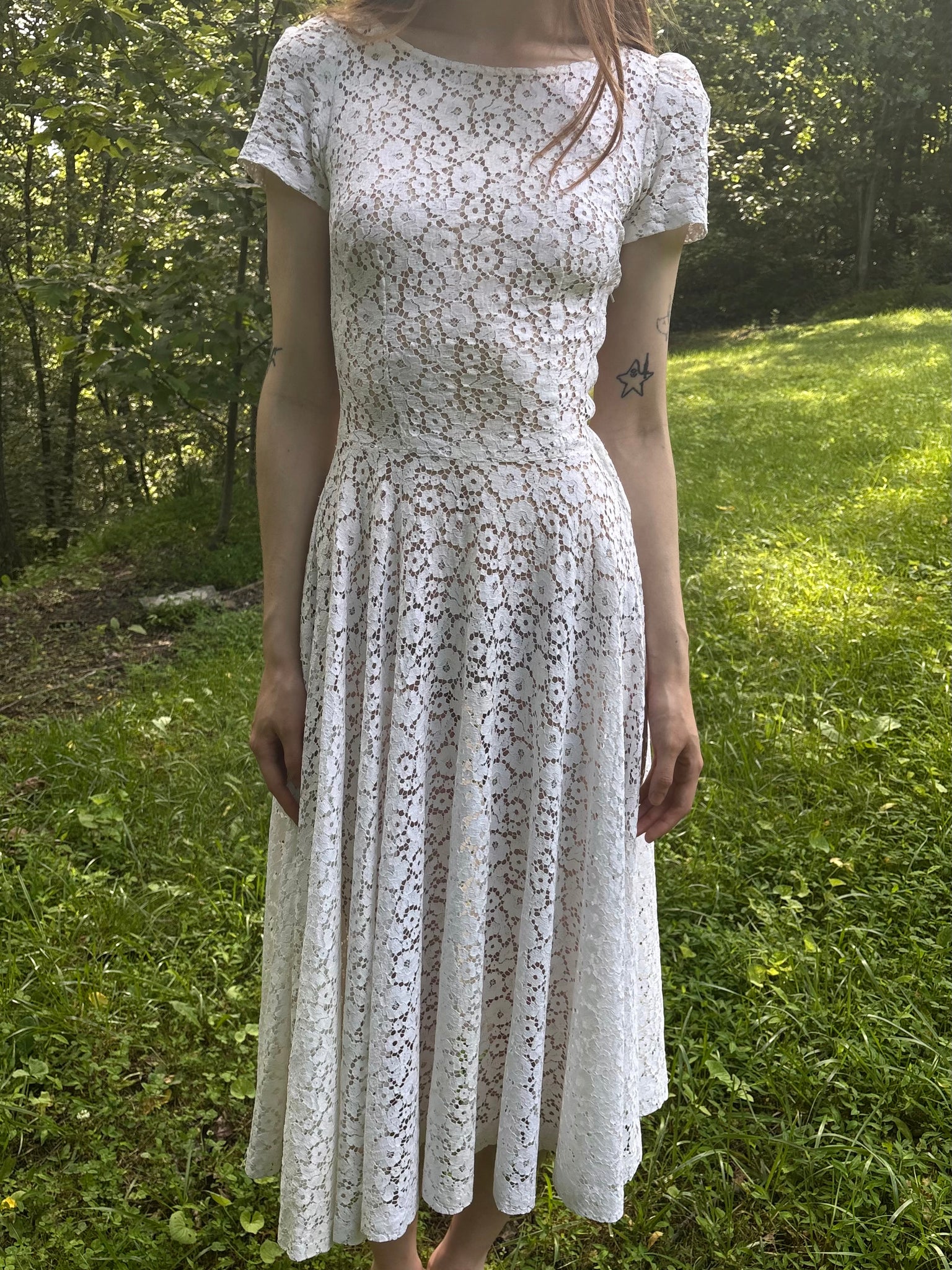 1950s White Cotton Floral Lace Fitted Short Sleeve Dress Bridal Wedding