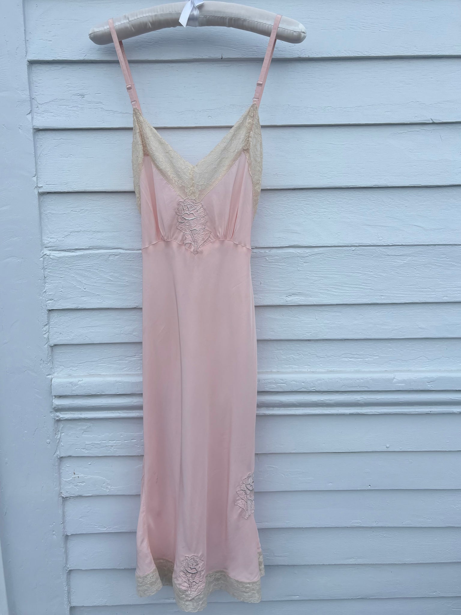 1940s Pale Pink Rose Appliqué Bias Cut Rayon Slip Midi Dress Cream Lace