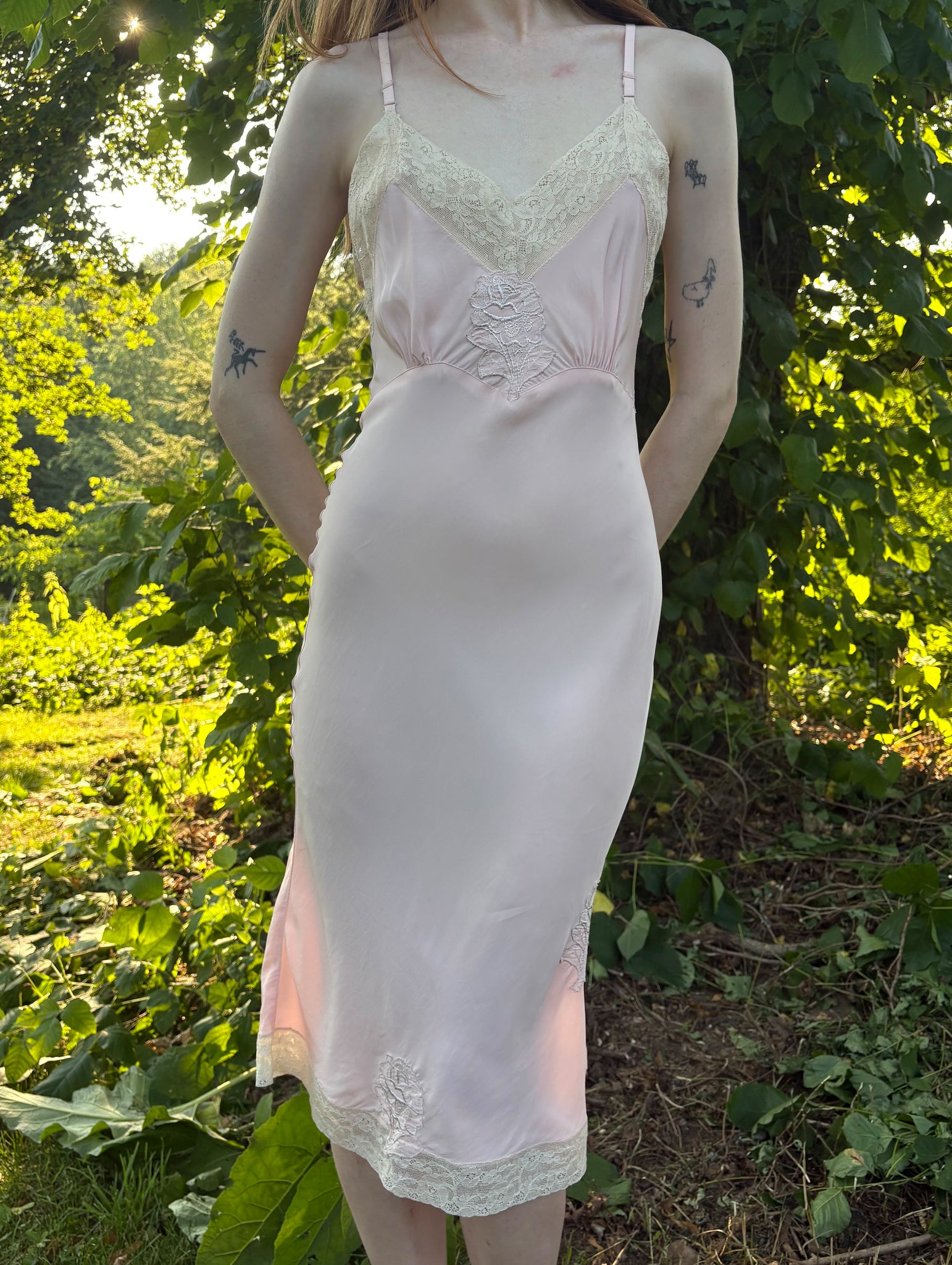 1940s Pale Pink Rose Appliqué Bias Cut Rayon Slip Midi Dress Cream Lace