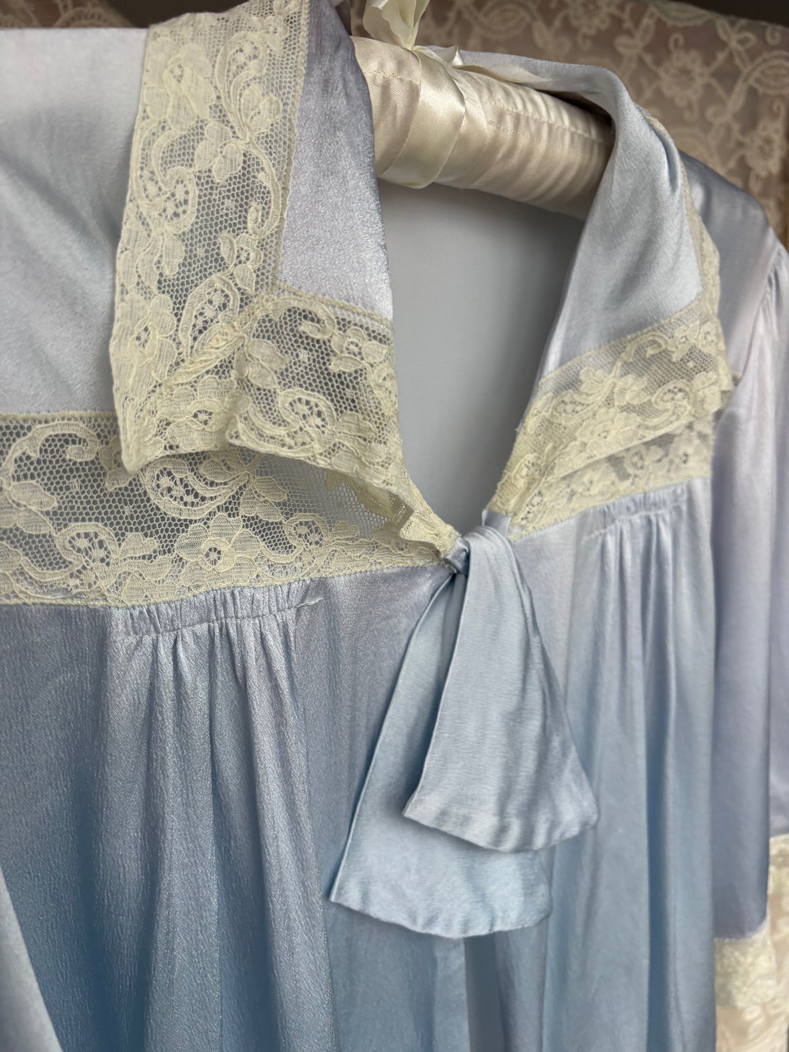 1940s Baby Blue Rayon Satin Bed Jacket Lace Trim Collar