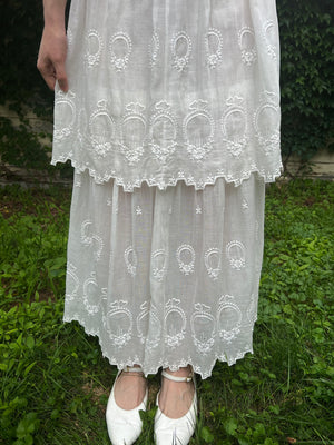 1910s White Cotton Embroidered Floral Lace Tiered Skirt