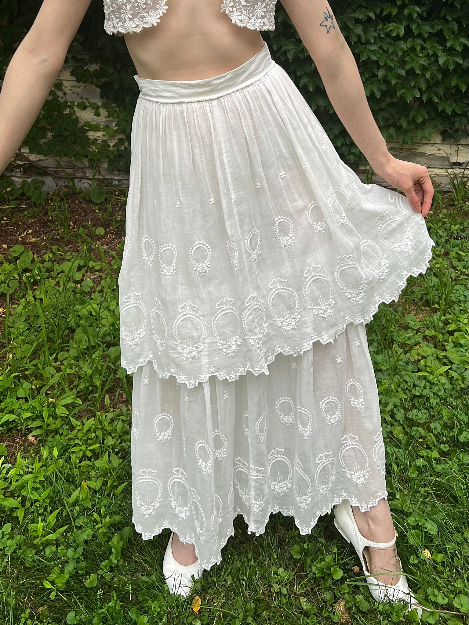 1910s White Cotton Embroidered Floral Lace Tiered Skirt