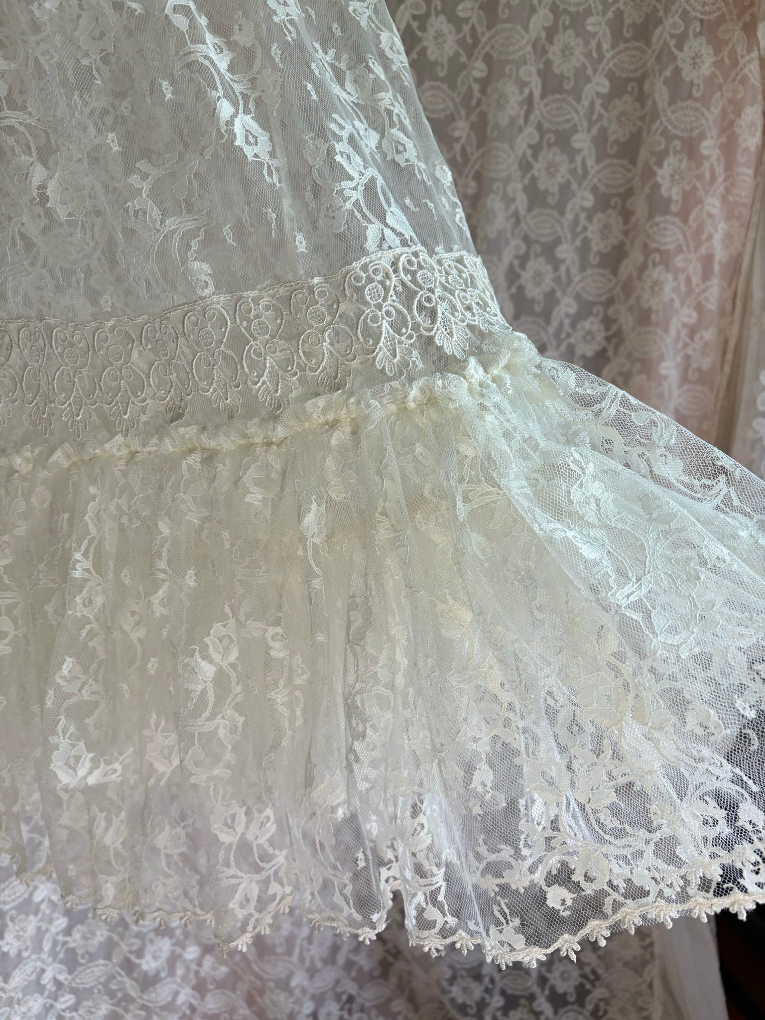 1980s White Floral Lace Tiered Skirt