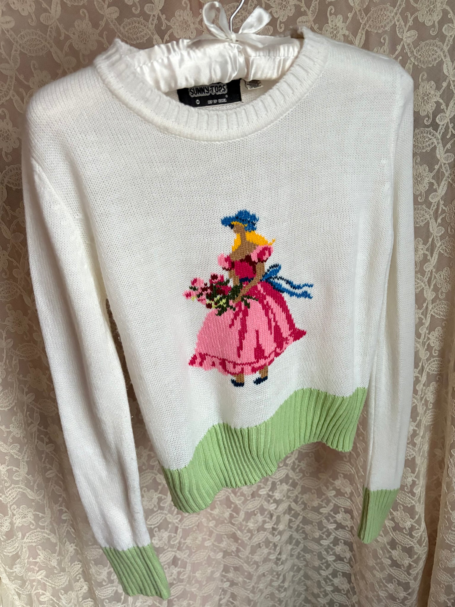 1970s White Green Novelty Woman Sweater Knit