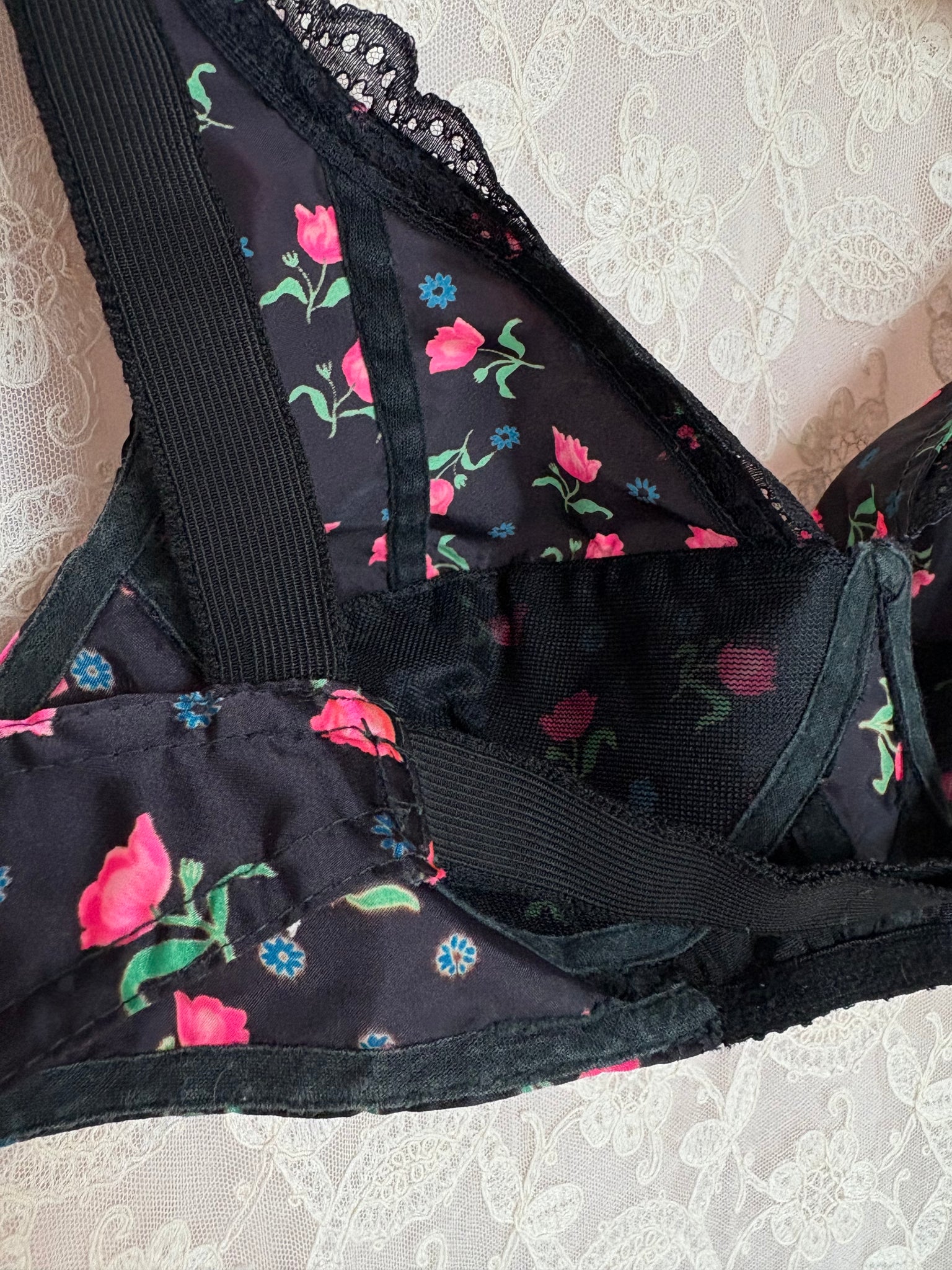 1950s Black Pink Satin Floral Bullet Bra Lace Trim