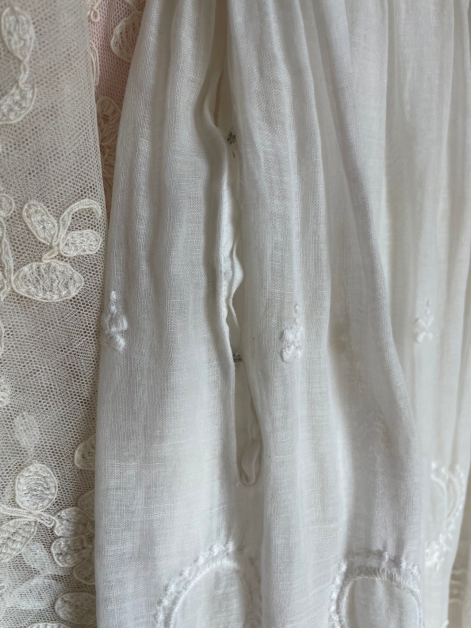 1910s White Cotton Embroidered Floral Lace Tiered Skirt