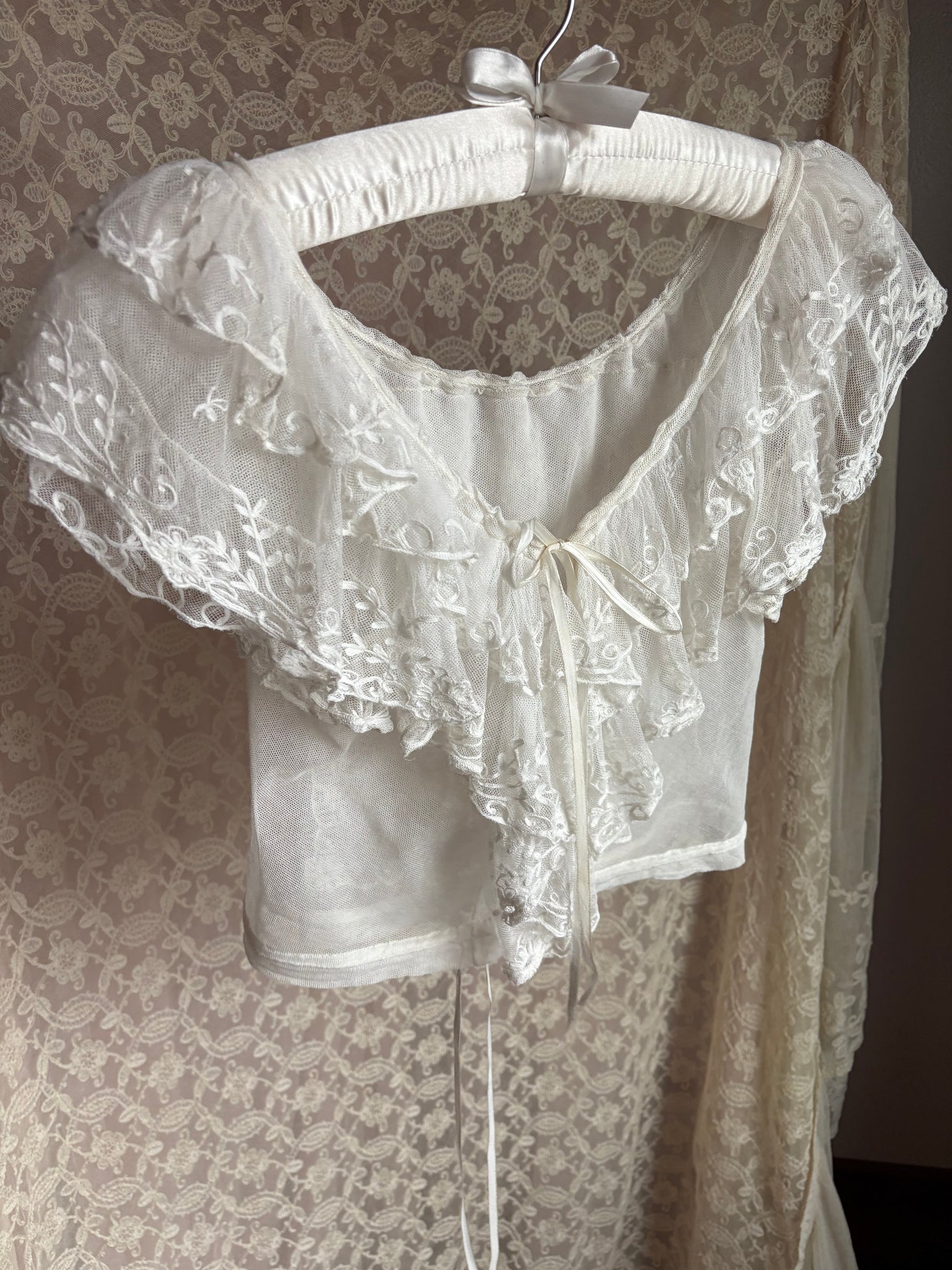 1970s Lace White Blouse Ruffle Sleeves Embroidered