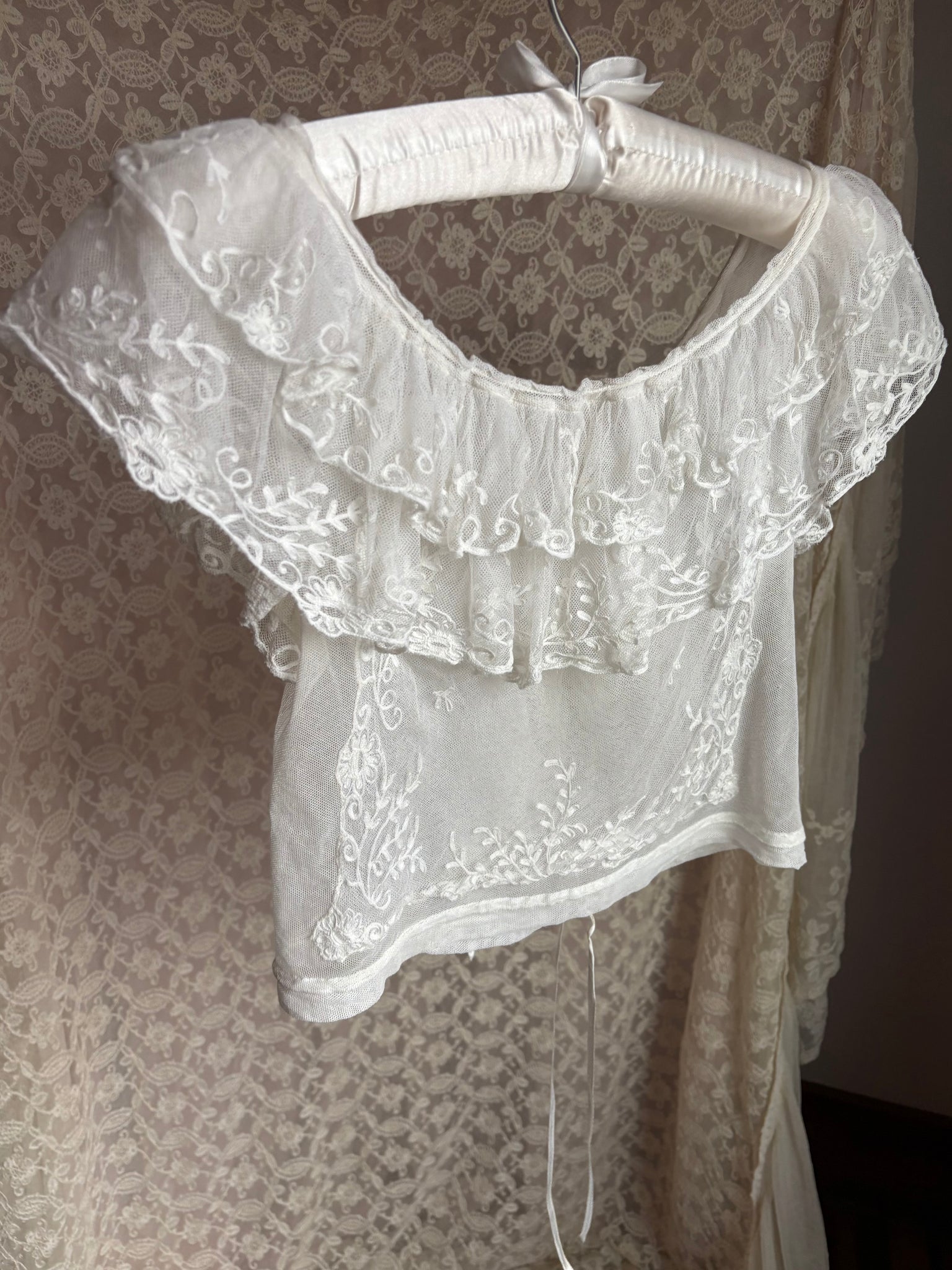 1970s Lace White Blouse Ruffle Sleeves Embroidered