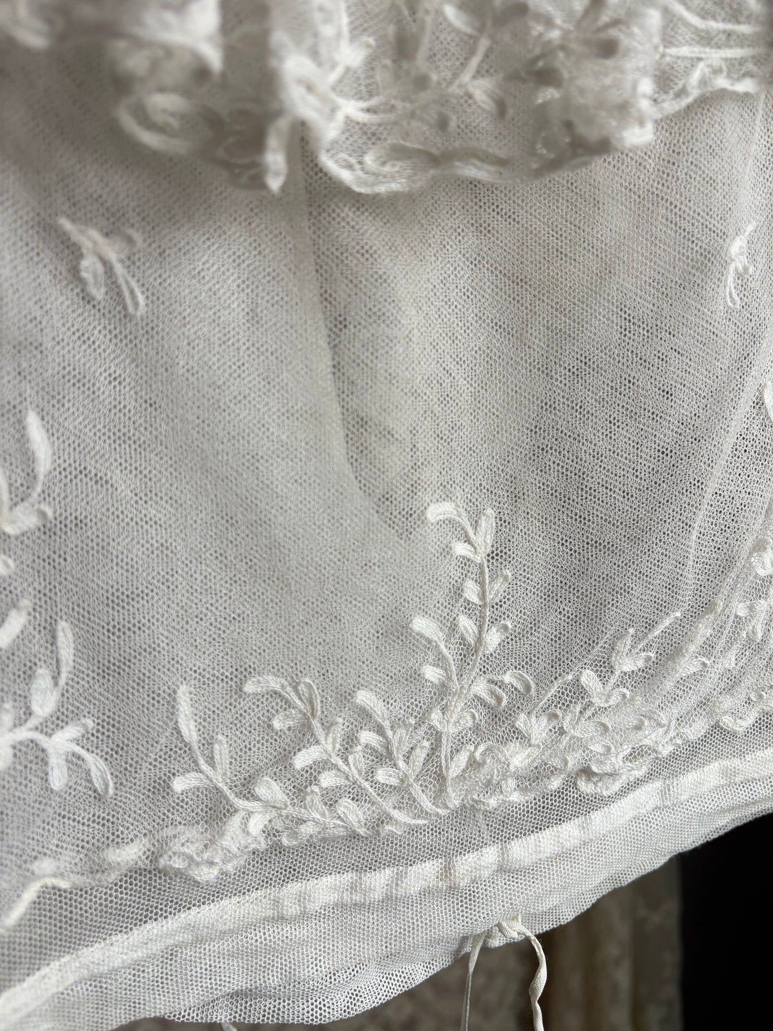 1970s Lace White Blouse Ruffle Sleeves Embroidered