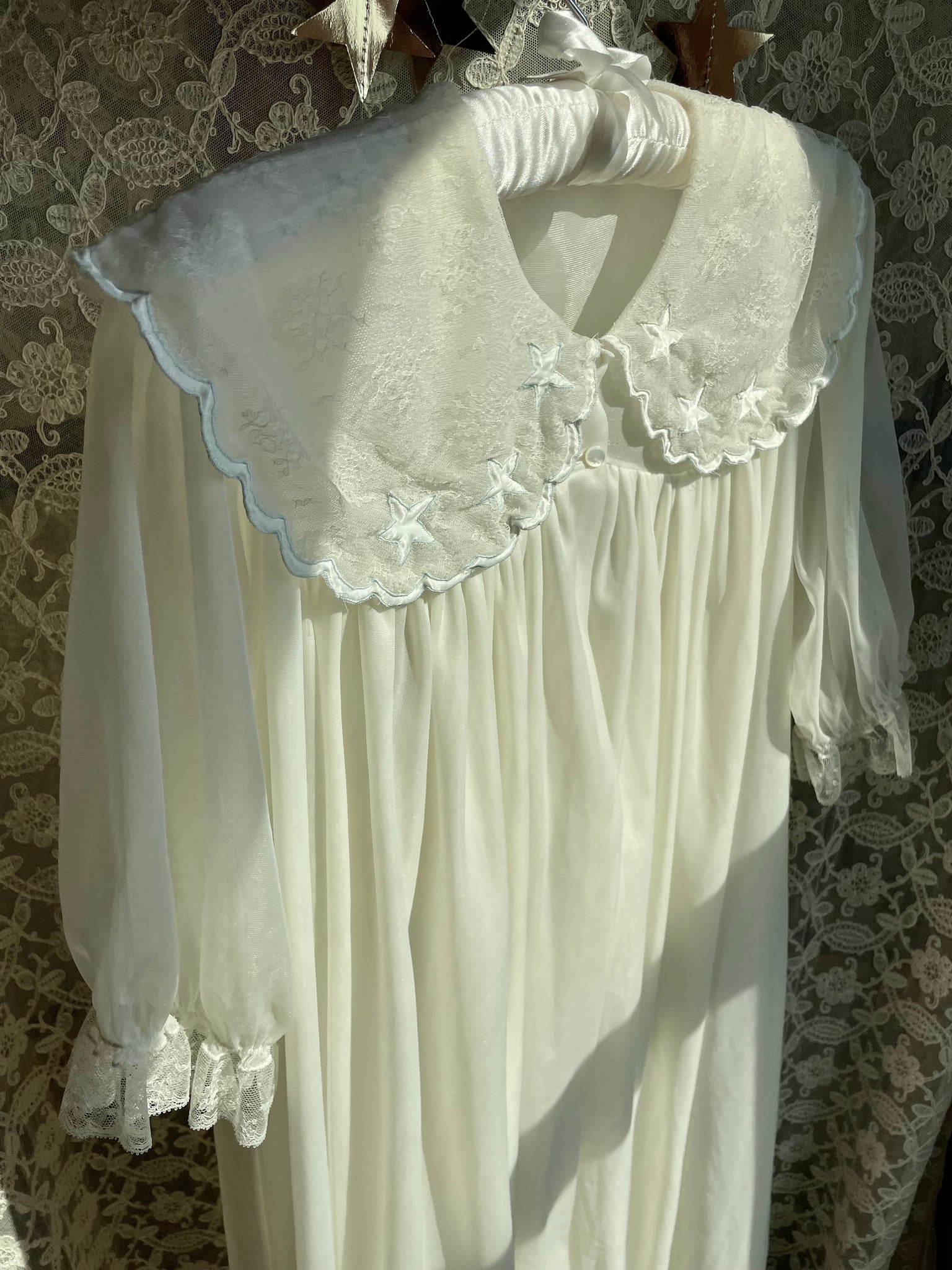 1960s White Star Appliqué Nylon Slip Dress Robe Set Puff Sleeve