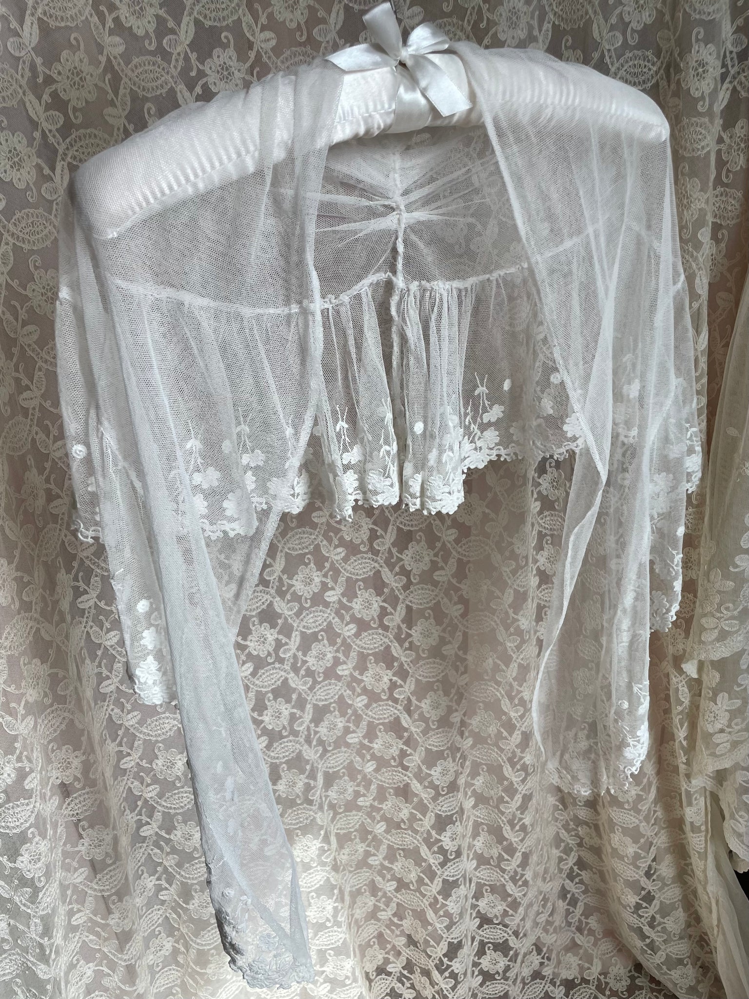 1930s White Mesh Embroidered Floral Cape