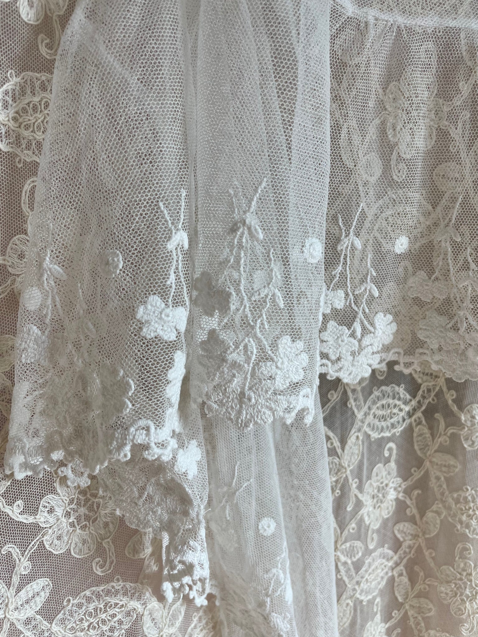 1930s White Mesh Embroidered Floral Cape