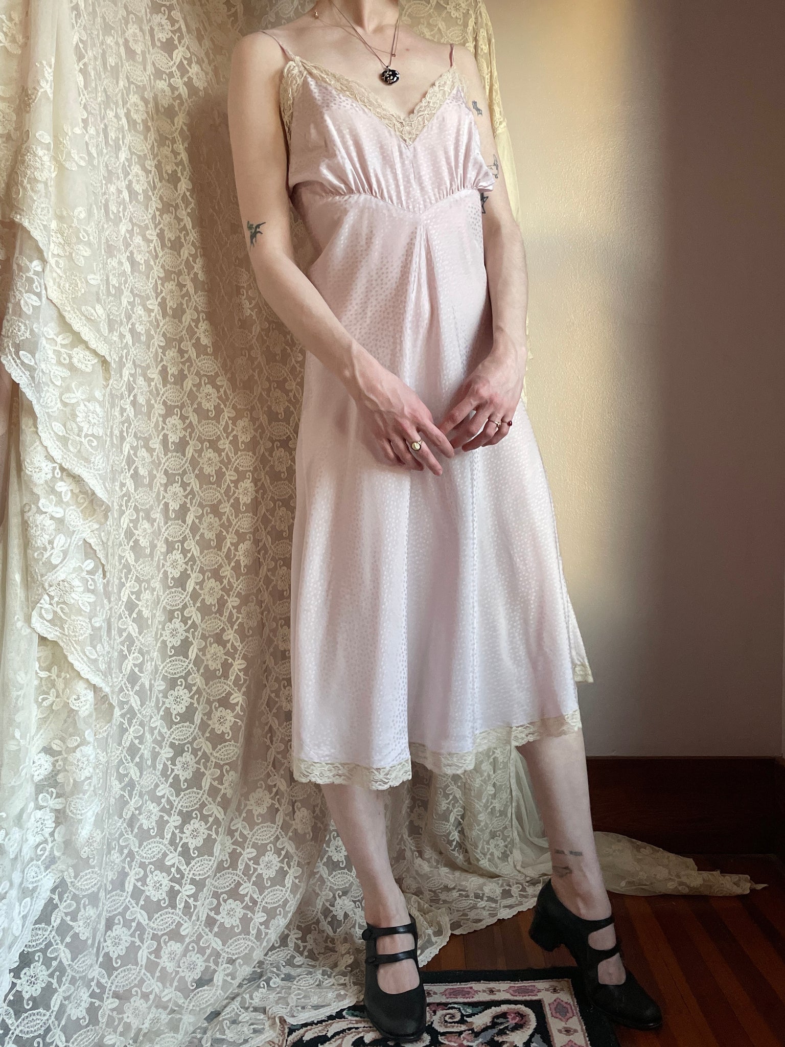 1940s Lilac Light Purple Dotted Brocade Bias Cut Rayon Satin Slip Dress Lace