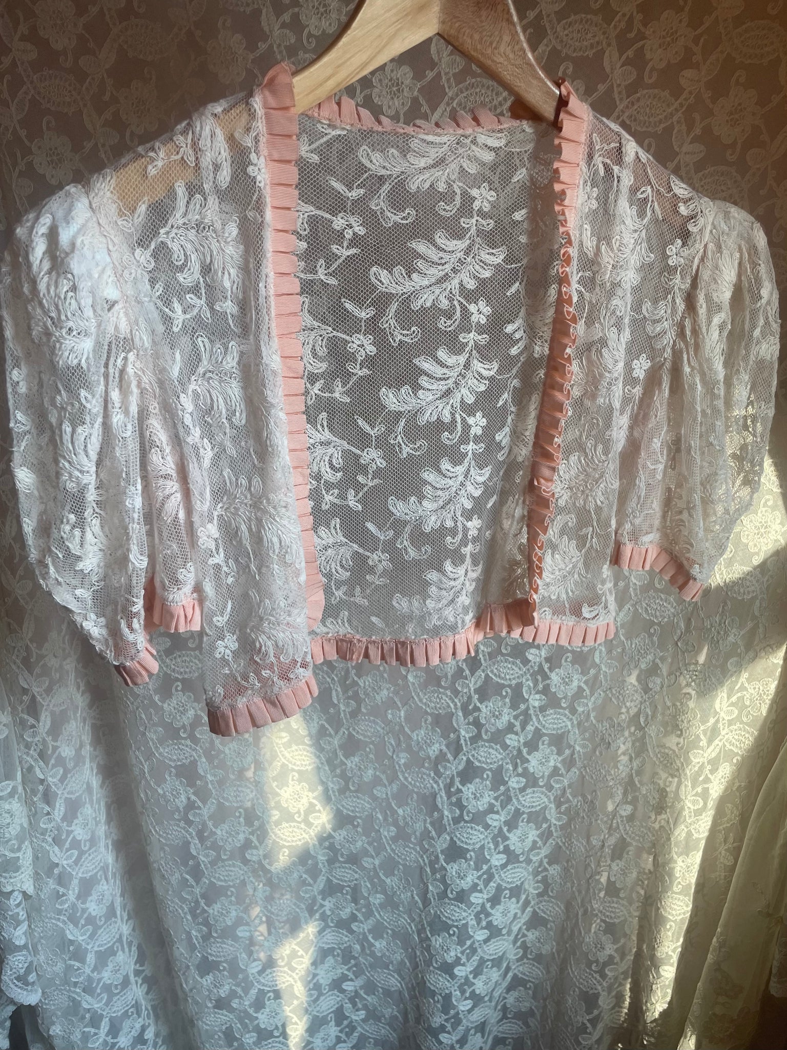 1930s Tambour Lace Bolero Leaf Embroidery Cream Peach Trim