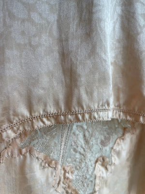 1930s Floral Brocade Peach Silk Lace Cape