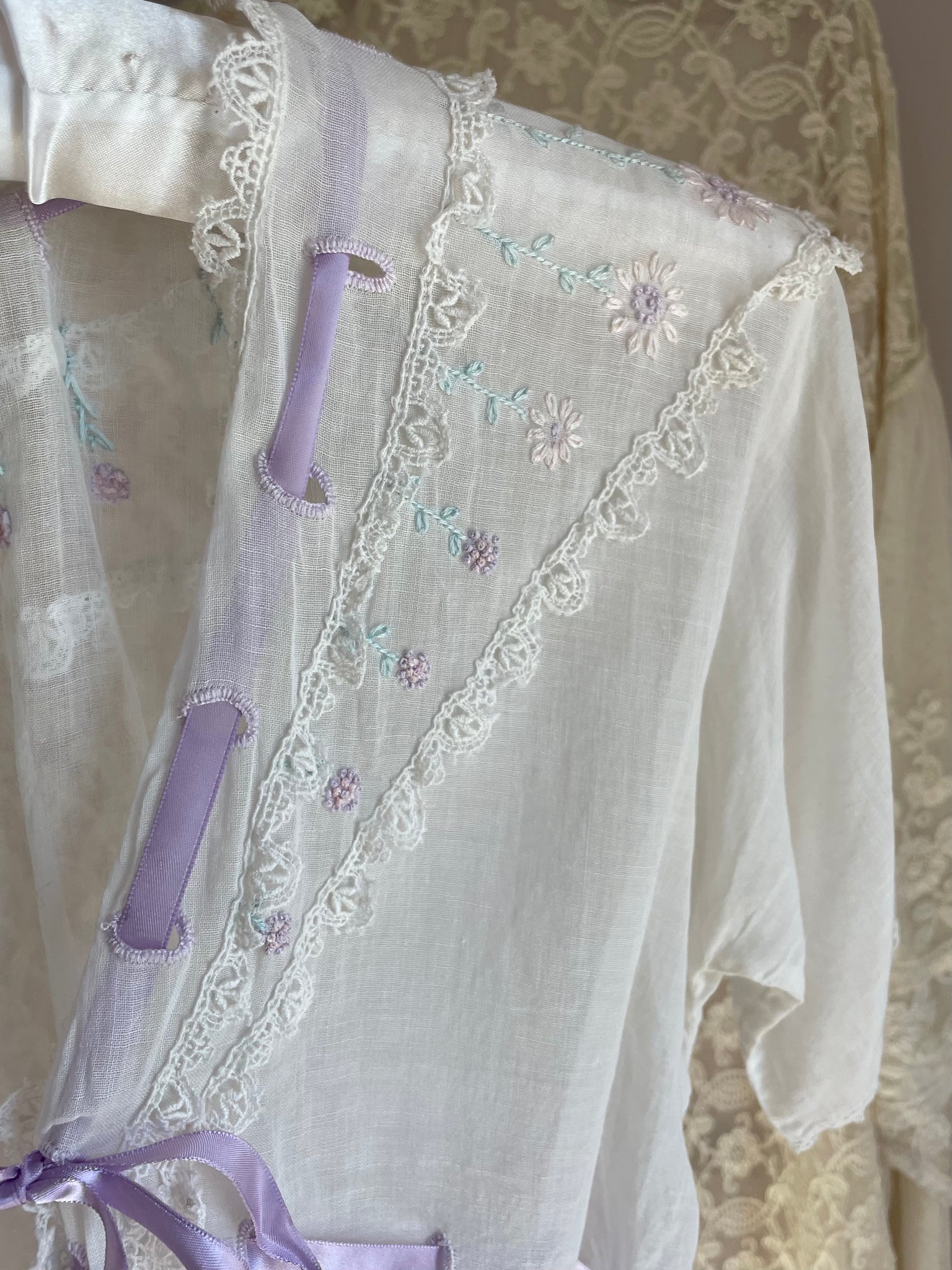 1920s White Cotton Blouse Floral Embroidery Ribbon Tie Crochet Lace