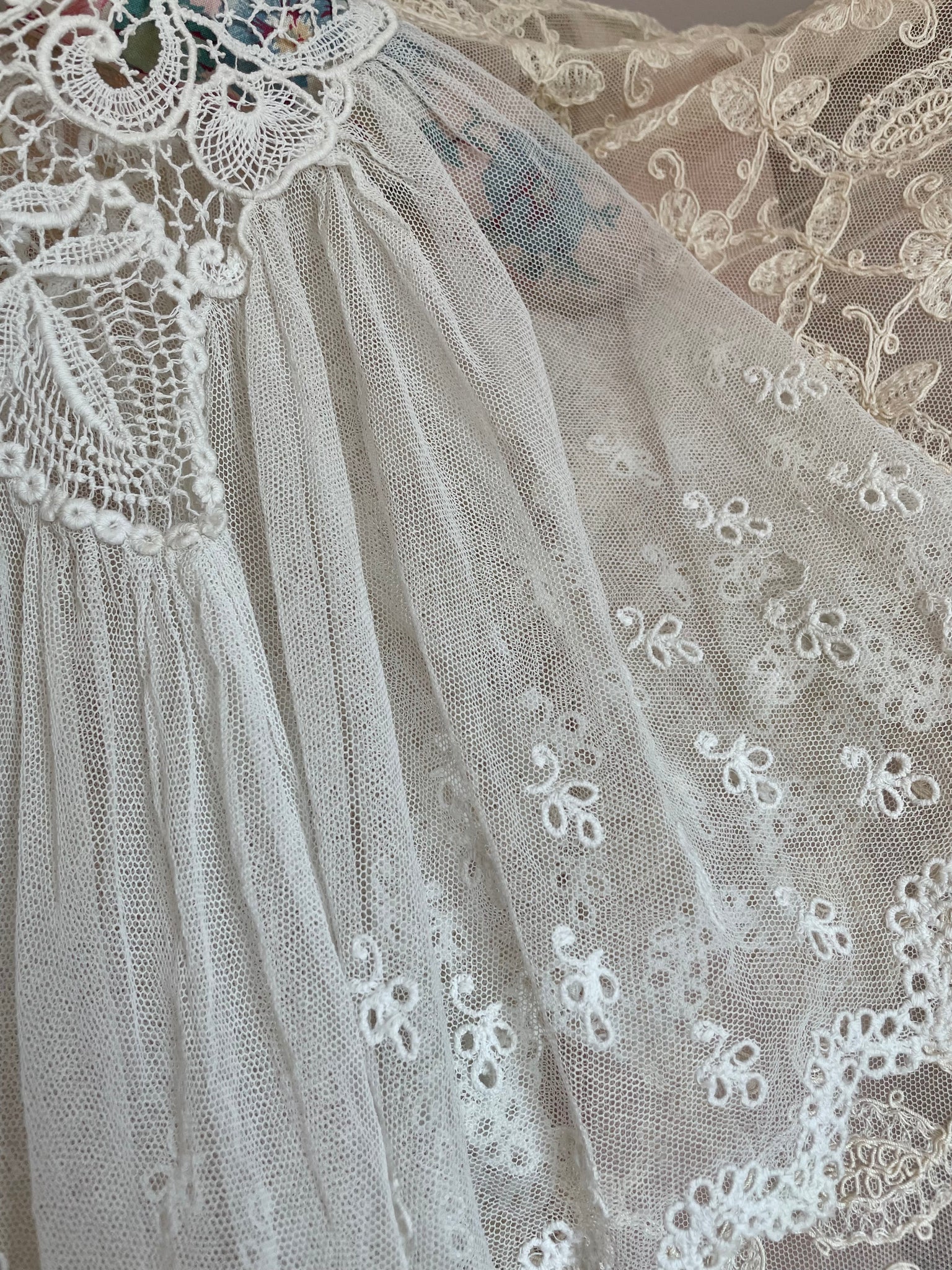1900s Mesh Embroidered Floral Lace Capelet Net