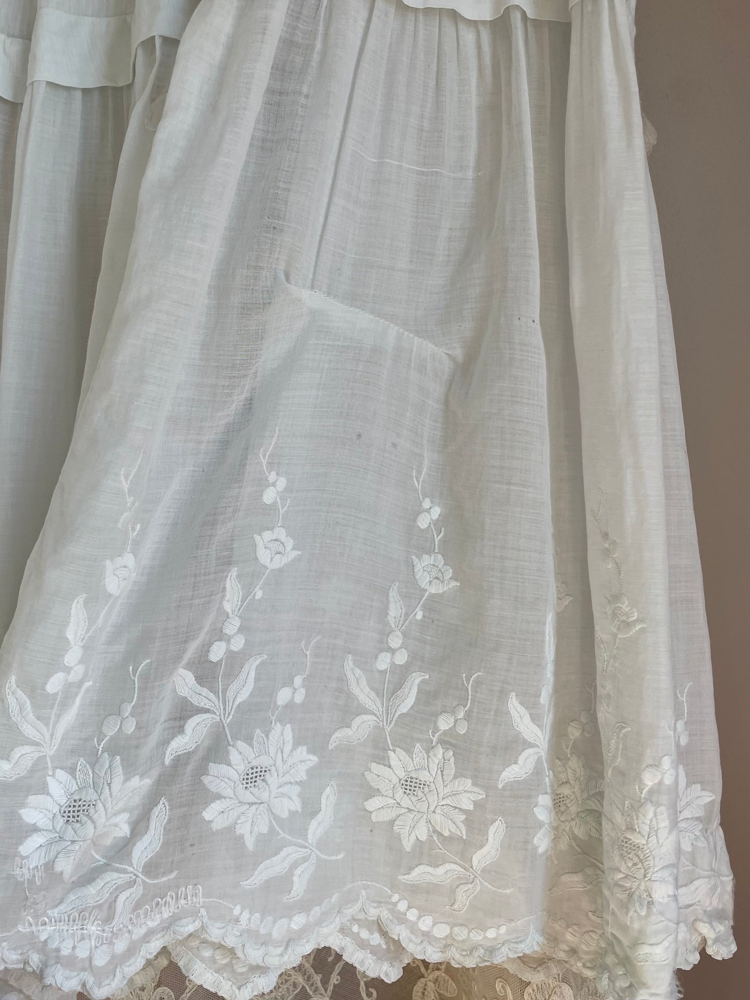 1900s White Cotton Skirt Floral Embroidery