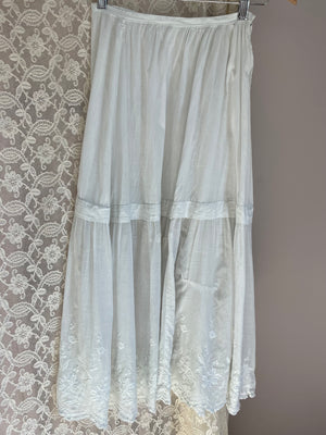 1900s White Cotton Skirt Floral Embroidery