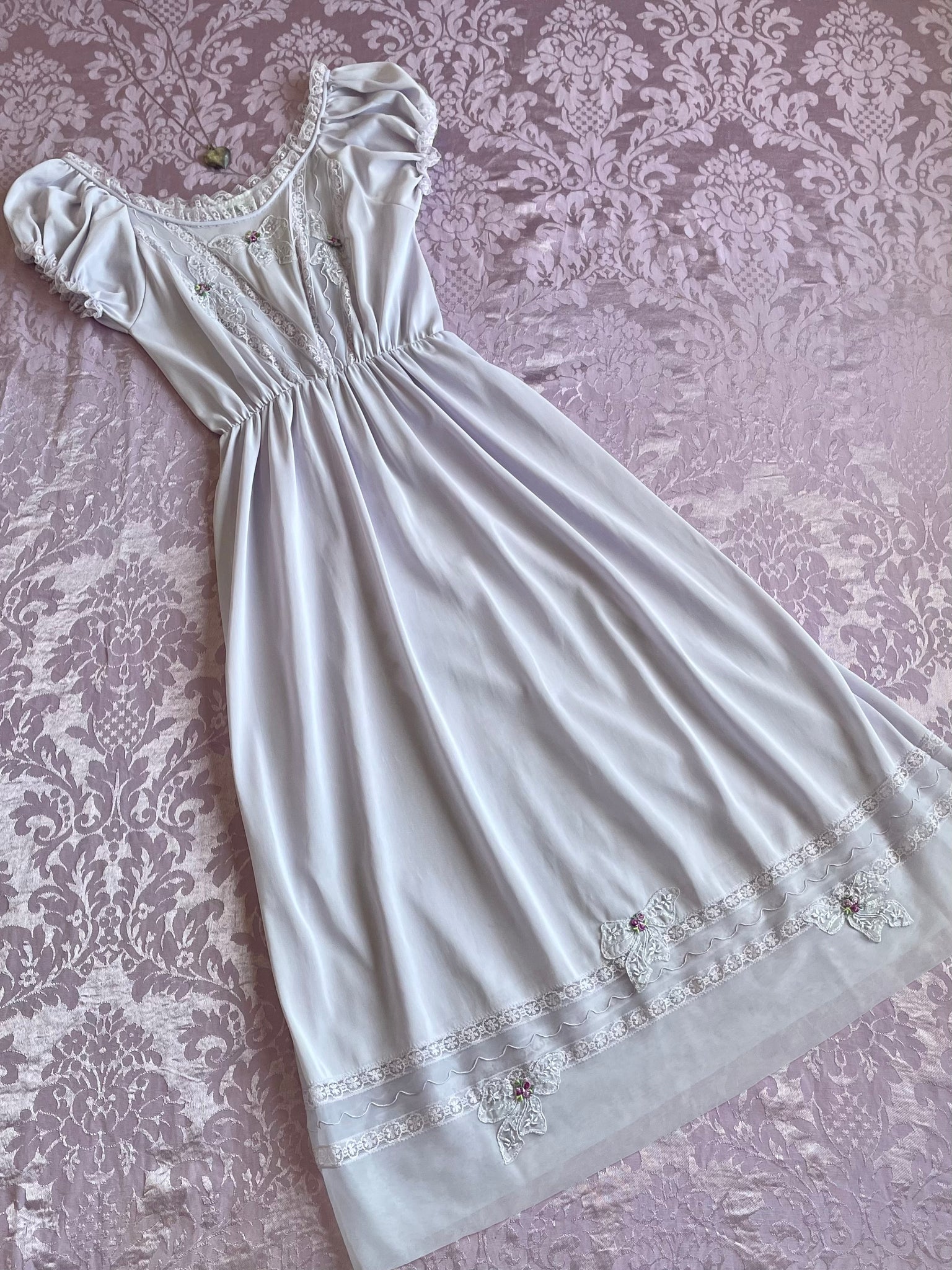 1950s Lilac Nylon Puff Sleeve Dress Bow Appliqué Lace Light Purple