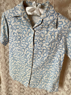 1940s Bow Printed Cotton Blouse White Blue Button Up