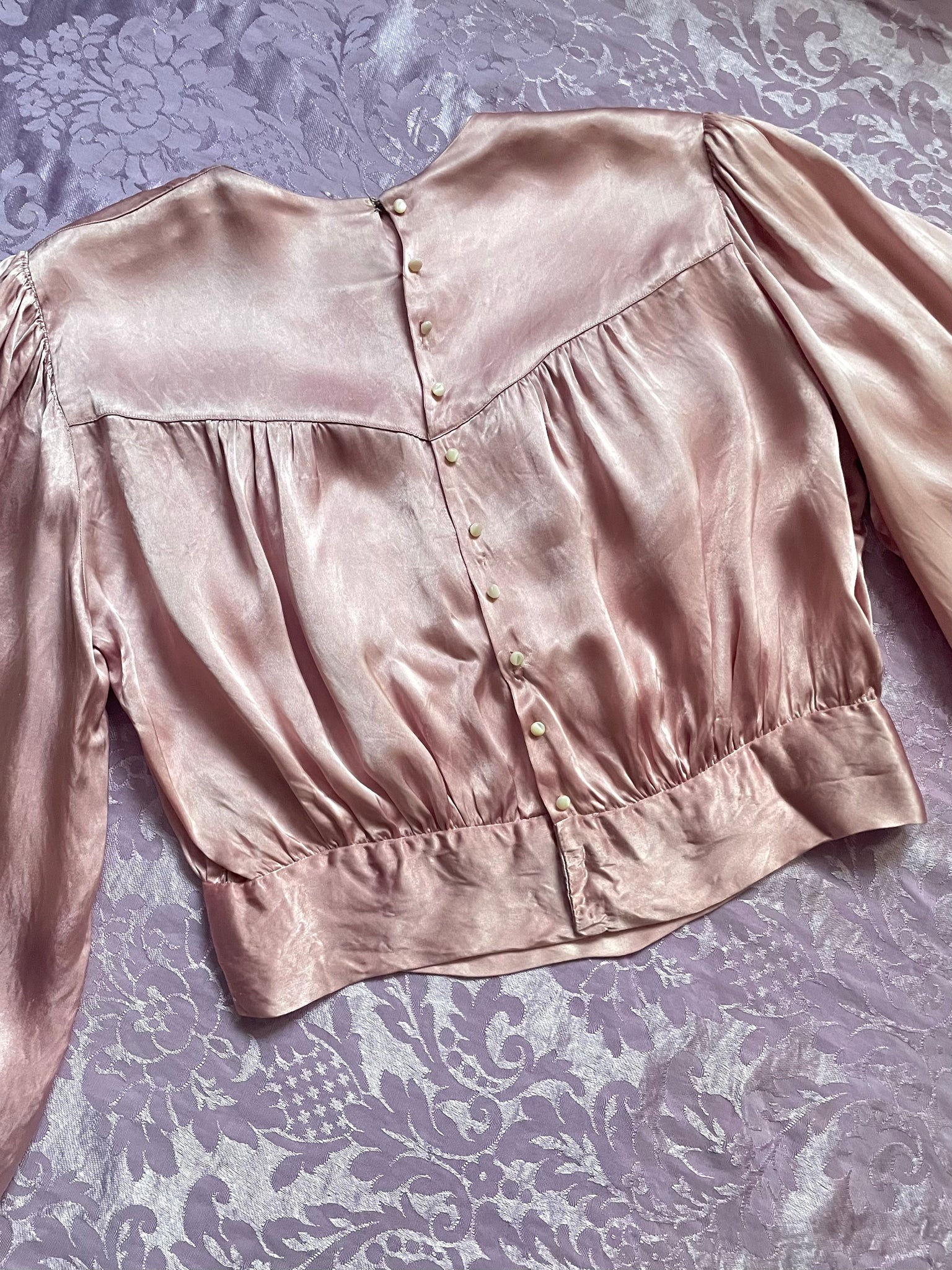 1940s Mauve Pink Rayon Satin Balloon Sleeve Blouse Mother of Pearl Button
