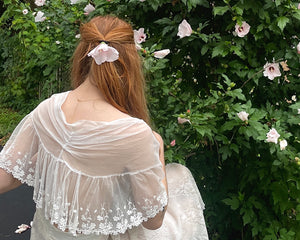 1930s White Mesh Embroidered Floral Cape