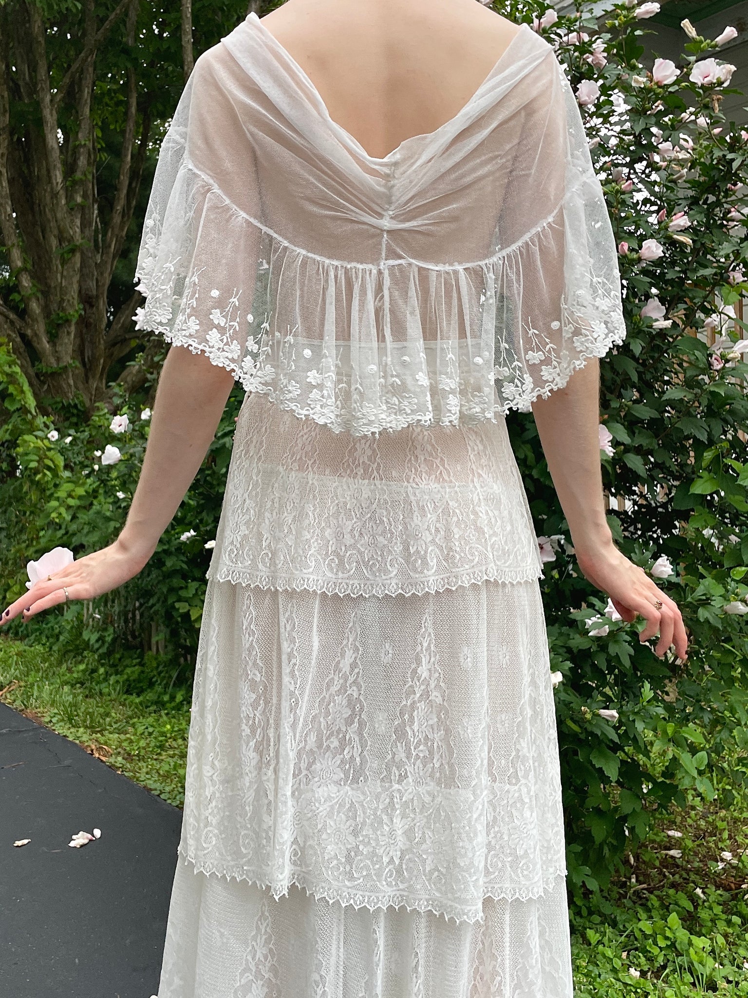 1930s White Mesh Embroidered Floral Cape