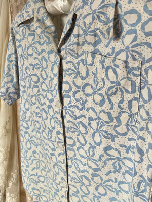 1940s Bow Printed Cotton Blouse White Blue Button Up