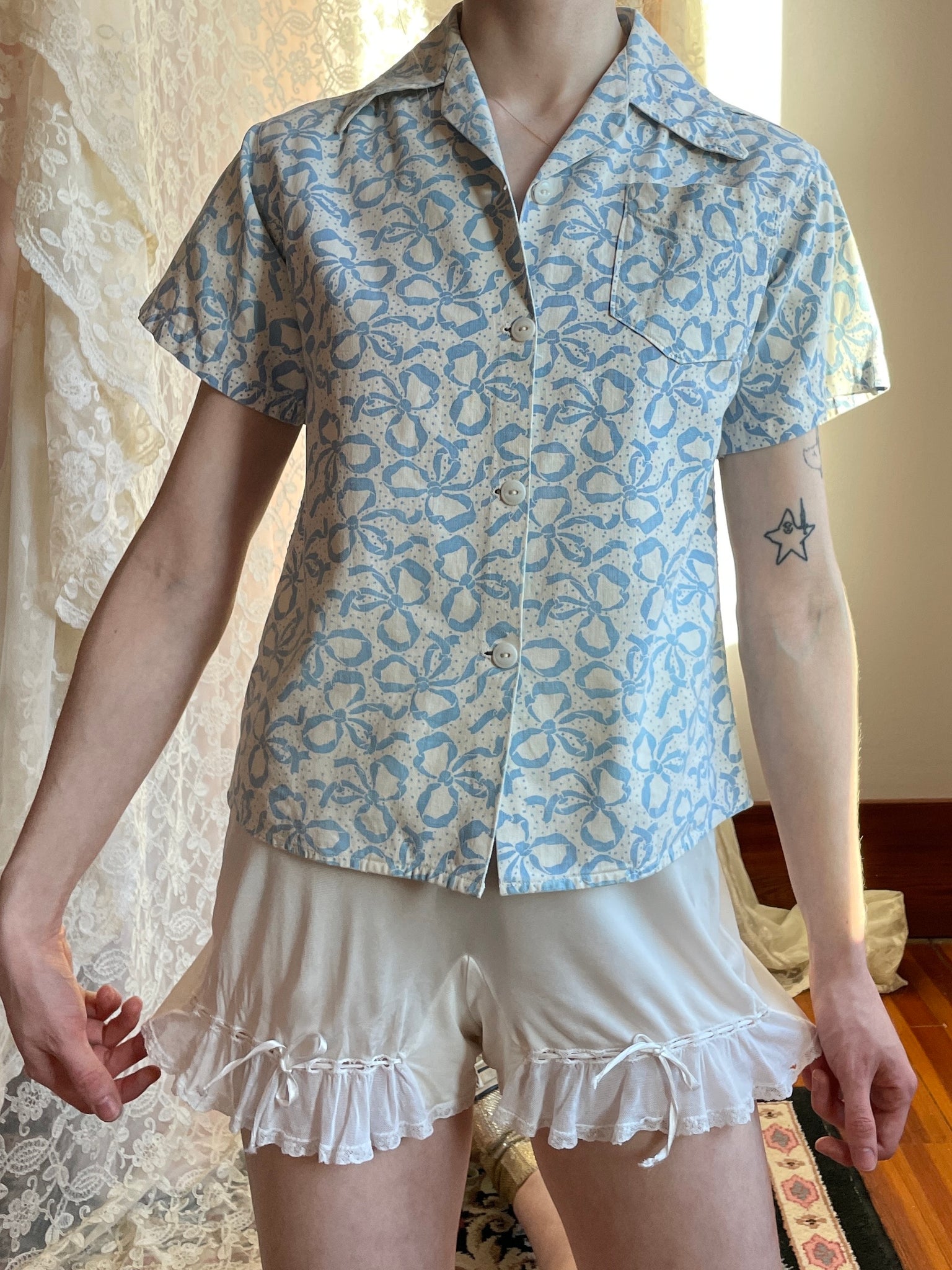 1940s Bow Printed Cotton Blouse White Blue Button Up