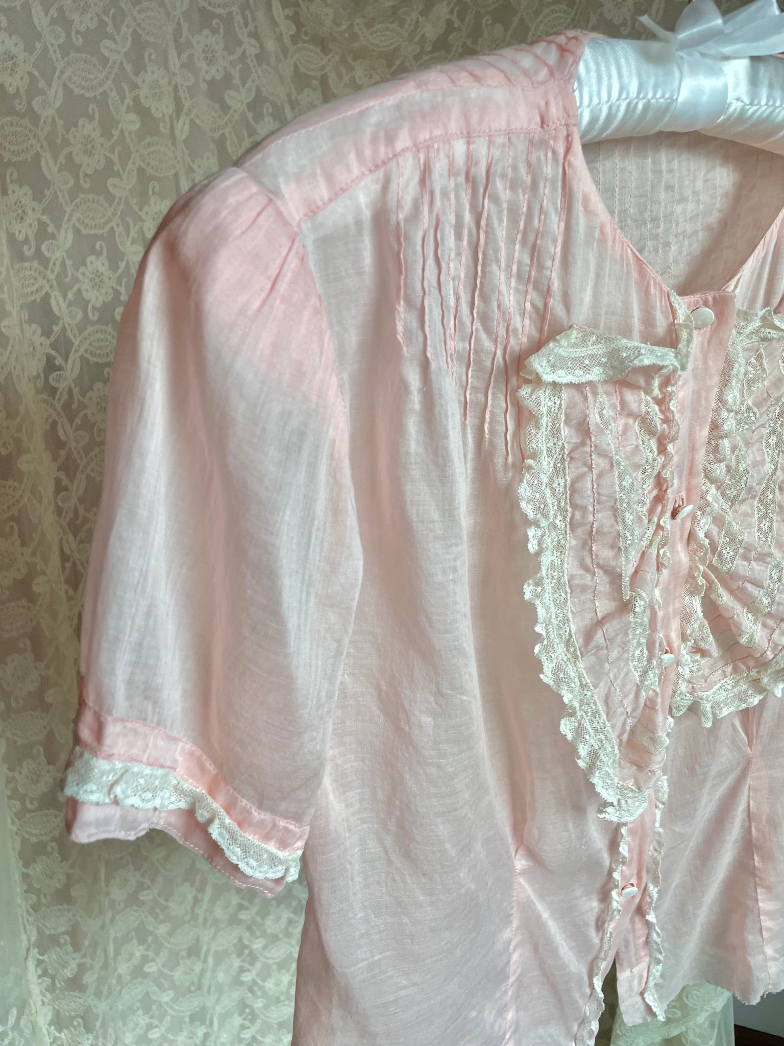 1940s Light Pink White Lace Ruffle Cotton Blouse