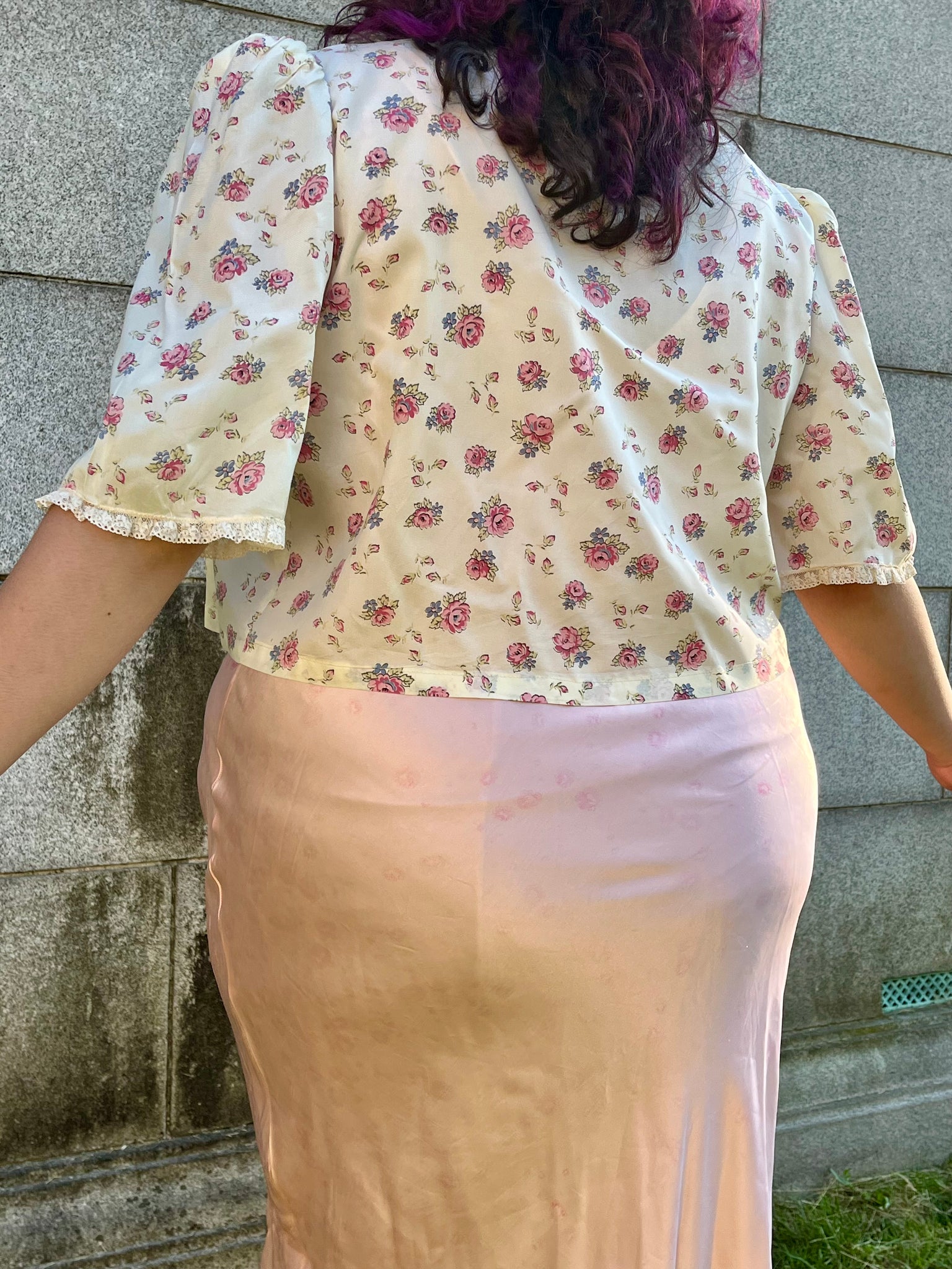 1940s Cream Pink Floral Printed Rayon Bed Jacket Lace Tie Close Puff Sleeve