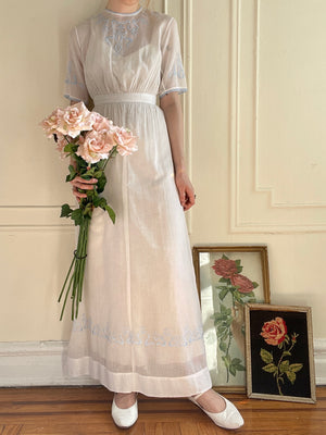 1910s Blue Embroidered Short Sleeve White Cotton Wedding Bridal Dress