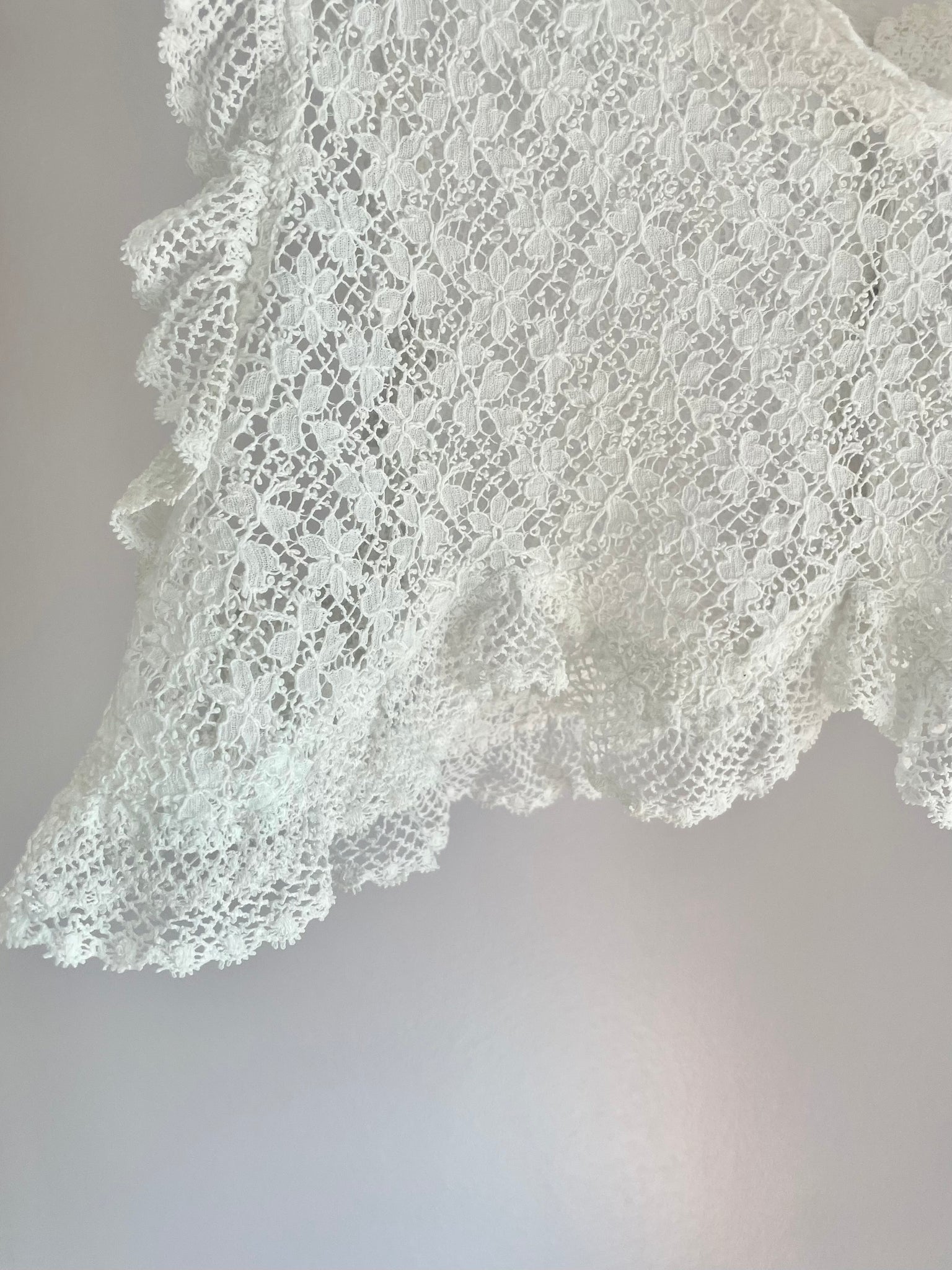 1900s Cotton Floral Lace Coverlet Ruffle Trim