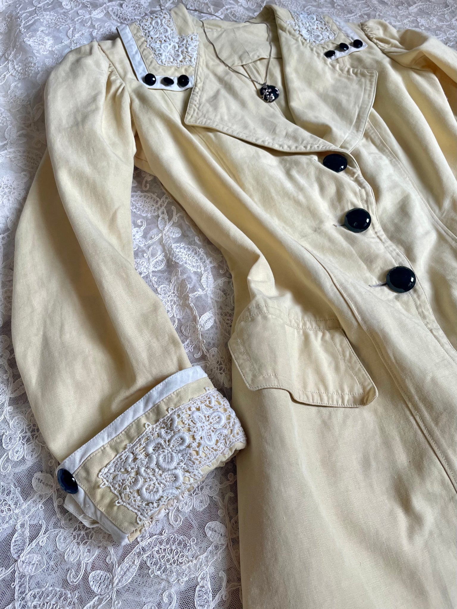 1910s Pale Yellow Coat Crochet Black Buttons Cotton