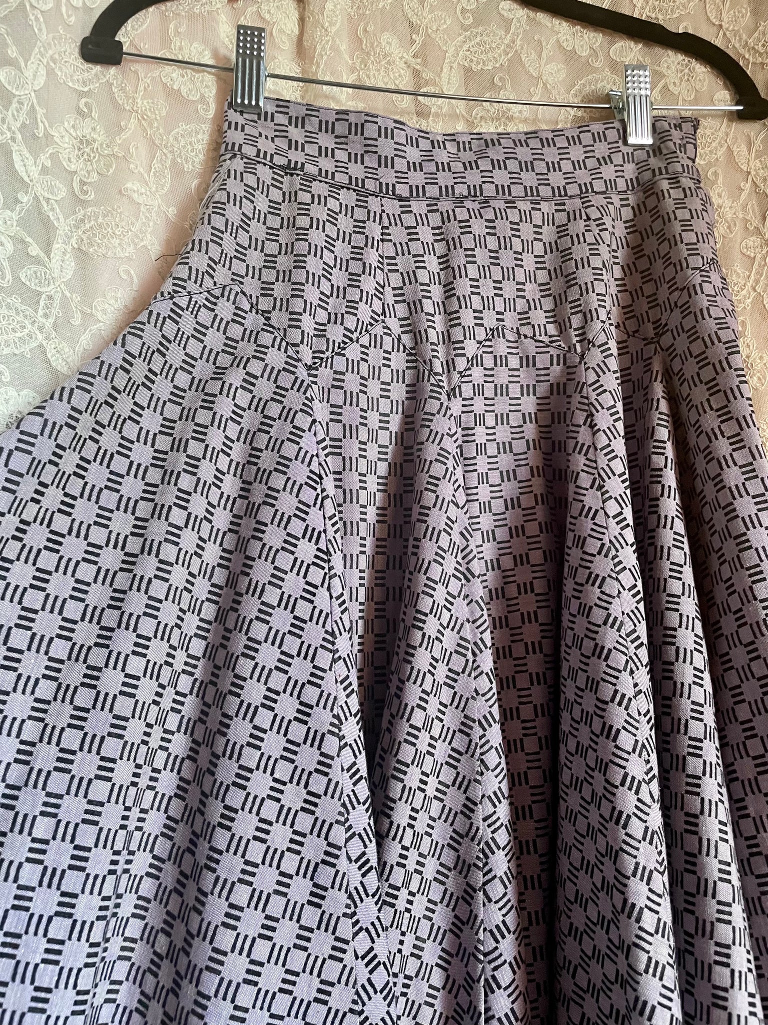 1950s Flocked Light Purple Lilac Black Circle Skirt Geometric Pattern