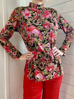 1970s Red, Lilac and Black Psychedelic Novelty Butterfly Print Blouse with Button Up High Collar, Lucite Buttons, Side Slits and Matching Waist Tie Belt